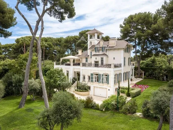 Villa 19 pièces 631 m²