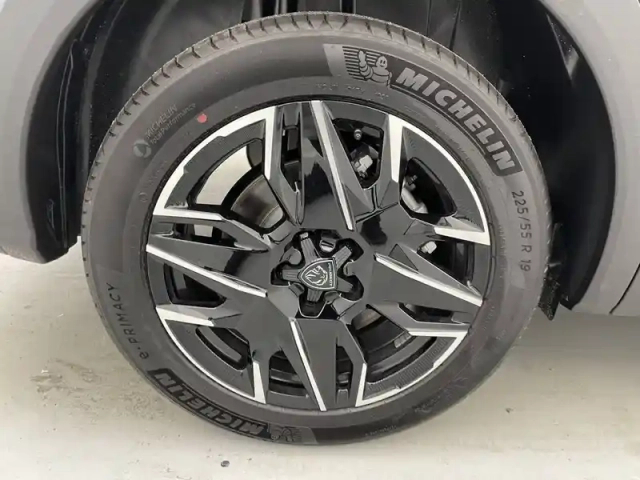 Peugeot 5008 hybrid 145 e-dcs6 — photo 19