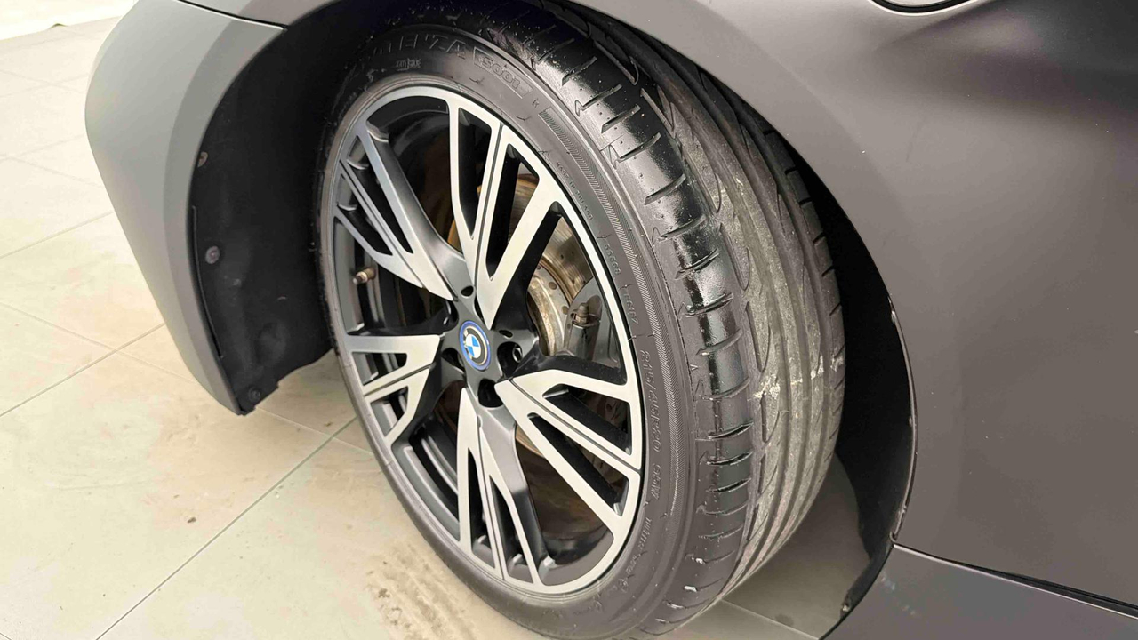 BMW i8 362 ch — photo 16