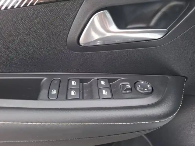 Peugeot 208 puretech 100 s&amp;s bvm6 — photo 22