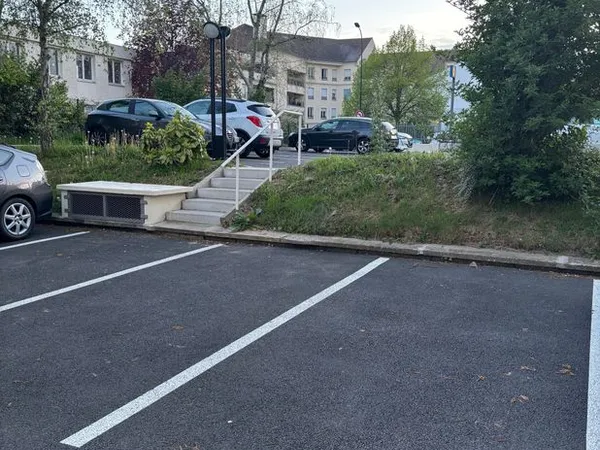 Place de parking extérieure à louer - Saint-Germain-en-Laye (quartier Saint-Léger)