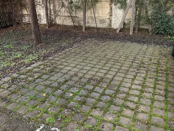 Place de parking extérieure sécurisée avec arceau - Quai d'Ille-et-Rance, Rennes - 80 /mois