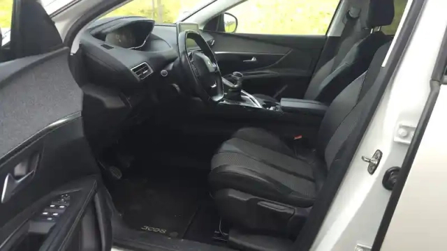 Peugeot 3008 1.2 puretech 130ch s&amp;s bvm6 — photo 10