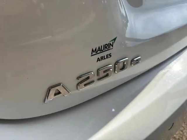 Mercedes Classe A berline 250 e 163+109ch amg line 8g-dct — photo 11