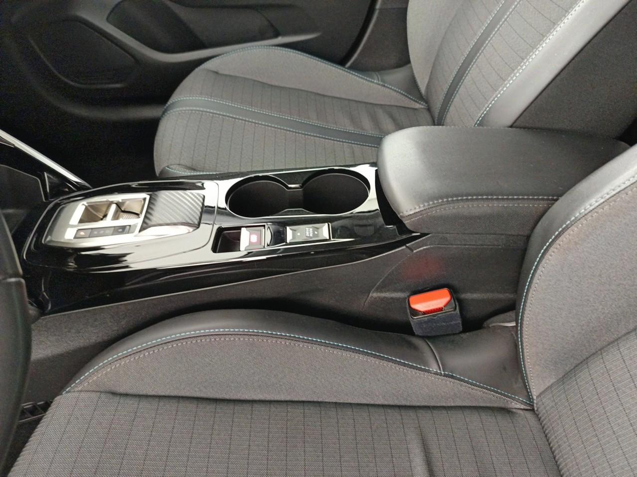 Peugeot 208 electrique 50 kwh 136ch allure — photo 31