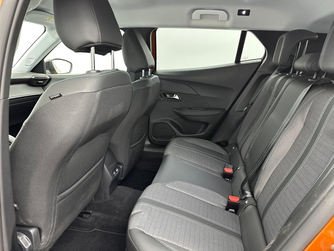 Peugeot 2008 puretech 130 s&s eat8 allure pack — photo 12