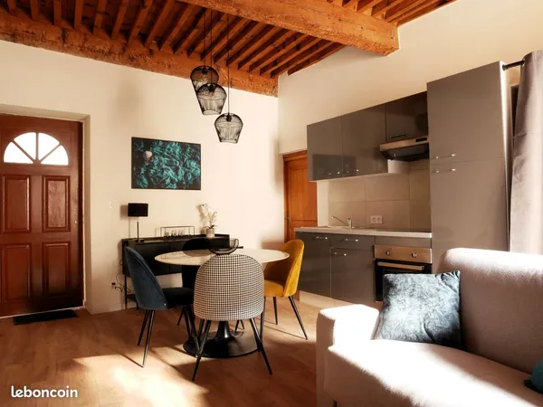 Superbe studio, charme et hauteur sous plafond, quartier calme, toutes charges