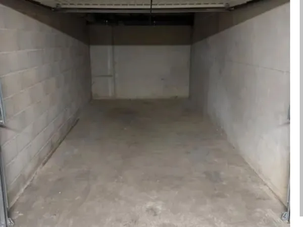 Loue box fermé de 13m2 sécurisé proche du Dôme