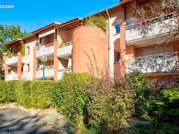 Duplex T4 appartement au bois de Saget 31240 St Jean à proximité immédiate de Toulouse et de la Clin