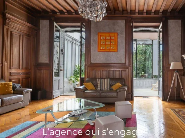 Demeure 8 pièces 264 m²
