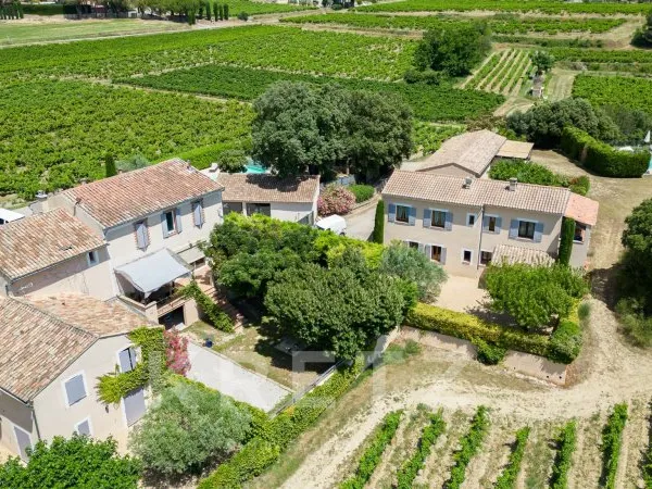 Très grande propriété d'exception - hameau privé à Vaison-La-Romaine