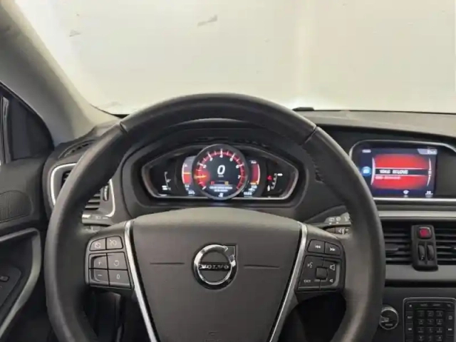 Volvo V40 t2 122ch momentum geartronic — photo 13