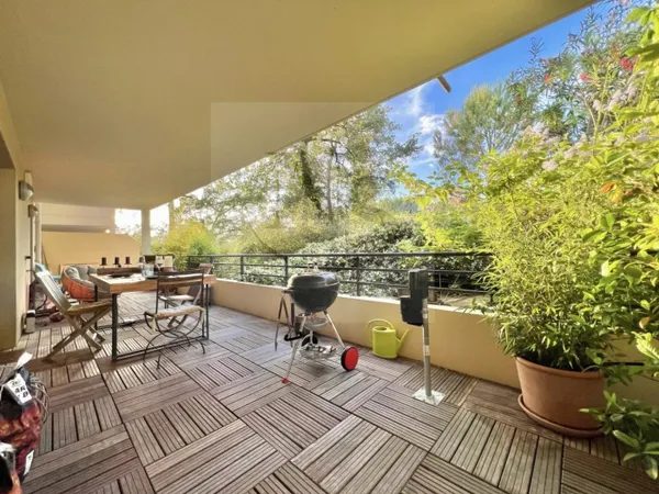 AIX-EN-PROVENCE / APPARTEMENT TERRASSE -GARAGE-ASCENSEUR