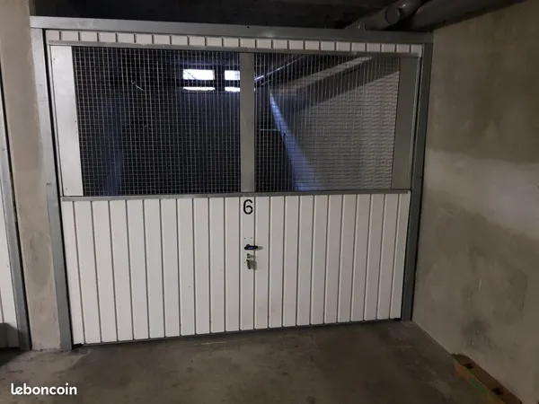 Loue Garage / Box fermé à Villeurbanne