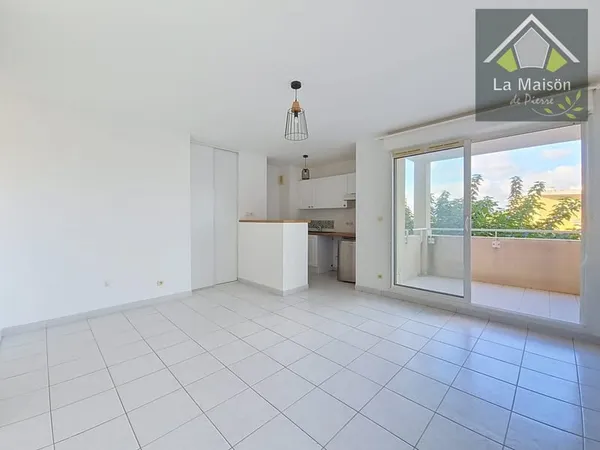 Appartement Type 1, 28m2, terrasse et place de stationnement pri