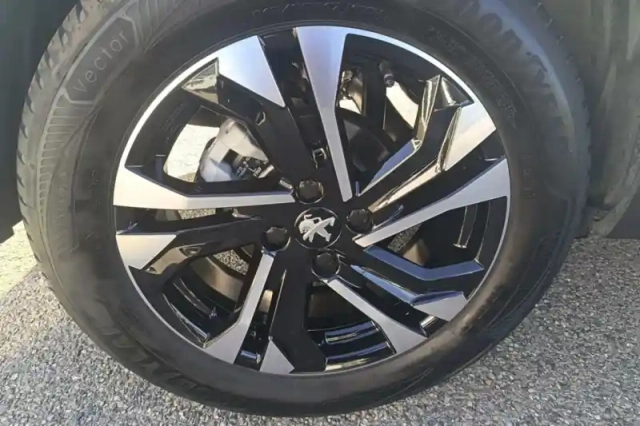 Peugeot 2008 puretech 130 s&amp;s eat8 — photo 14