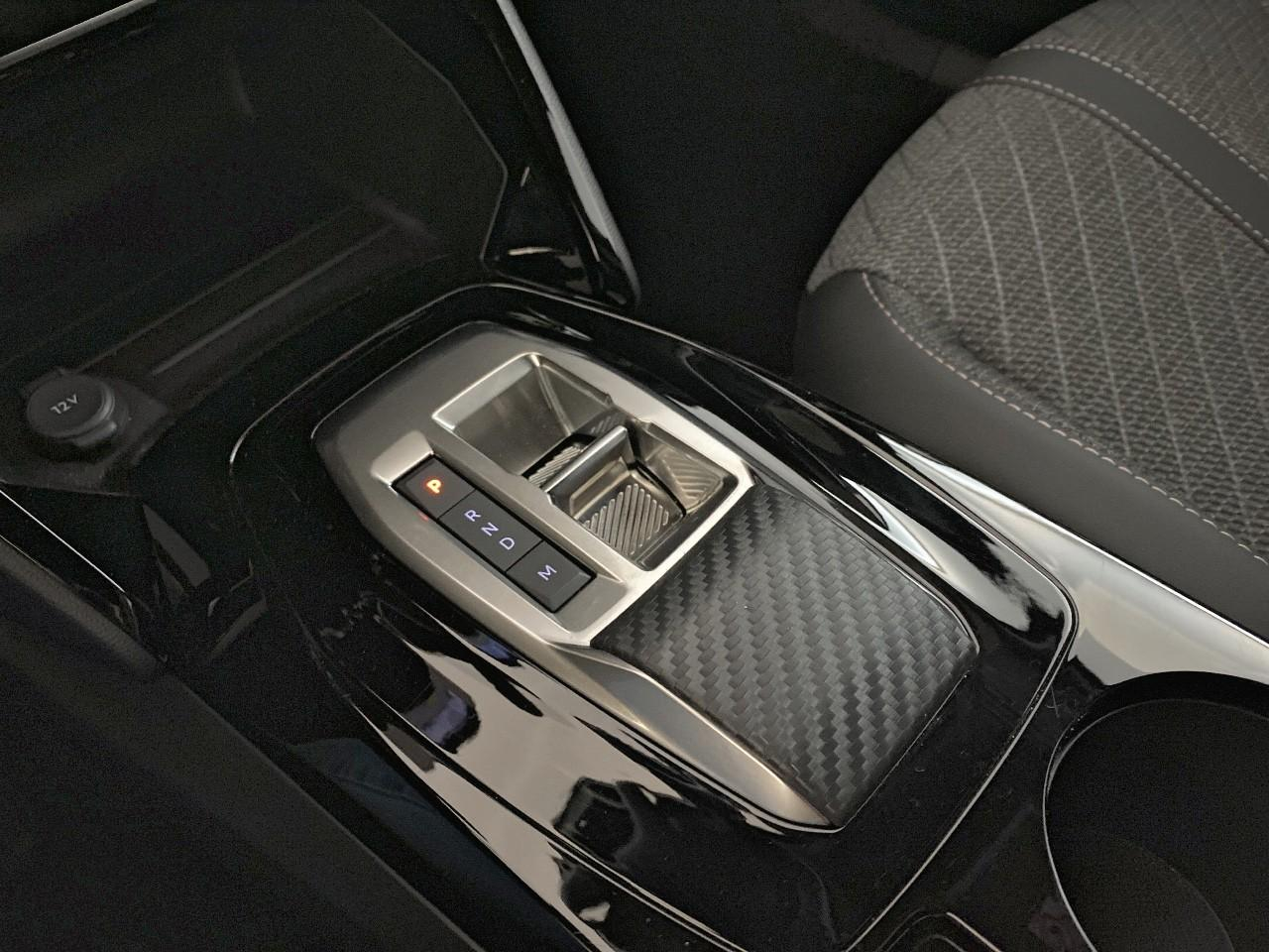 Peugeot 2008 hybrid 145 ch e-dcs6 allure — photo 18