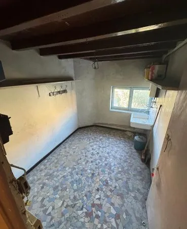 Lot de 4 caves et un bureau