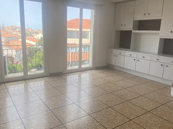 T4 traversant avec climatisation, balcon, cave et garage