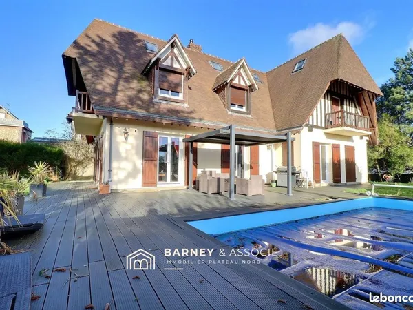Maison 10 pièces 253 m²