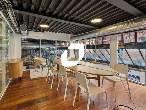 Bureau 610 m²