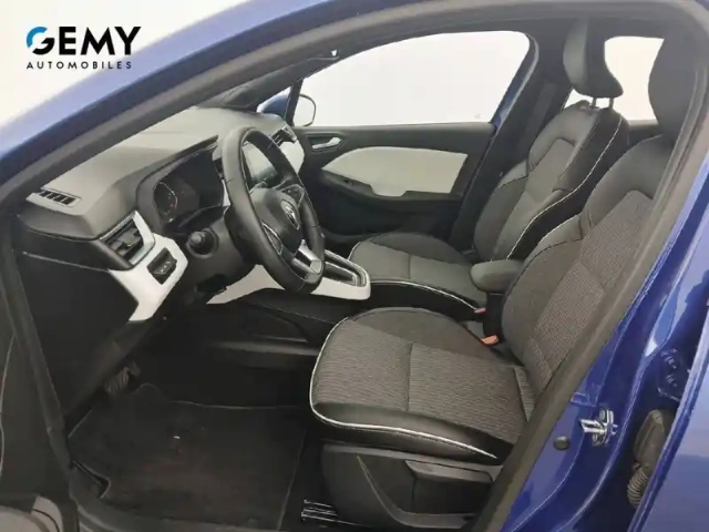 Renault Clio e-tech 140 - 21n — photo 30