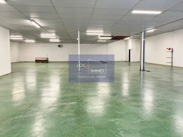 Local d'activité 1000 m²