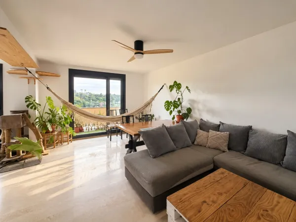 Appartement T3 transformable en T4 - Dernier étage - Vue mer et Bonne Mère - 2 balcons - Parking