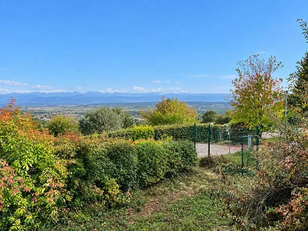 Terrain constructible avec vue Alpes à Challex 01630