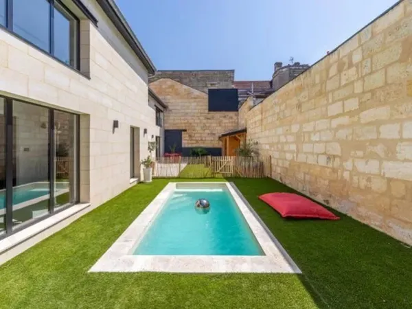 Maison 8 pièces 242 m²