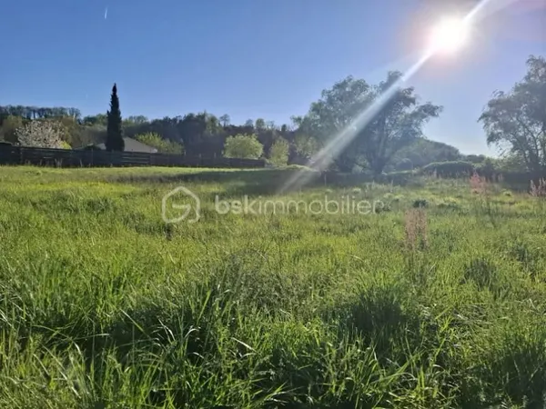 Terrain 2055 m²