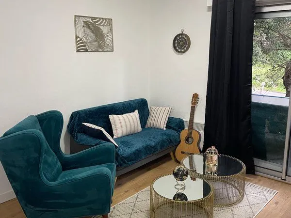 Appartement 26 m² entièrement rénové - Meublé et tout équipé - Hôpital à 200 m