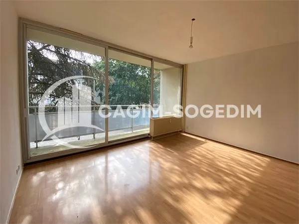 À vendre F2 lumineux avec balcon et cave Proche frontièr