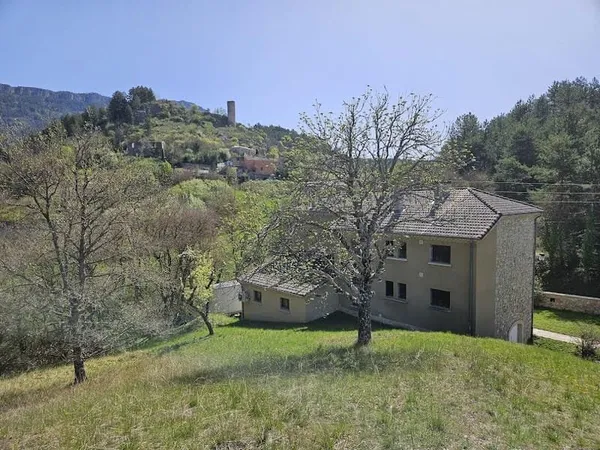 Propriété 7 pièces 178 m²