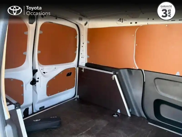 Toyota Proace city medium 130 d-4d startconfort 3pl bva mc24 — photo 12