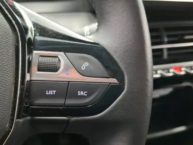 Peugeot 208 puretech 75 s&amp;s bvm5 — photo 17