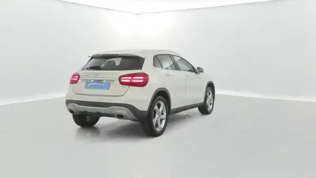 Mercedes Gla 180 d — photo 19