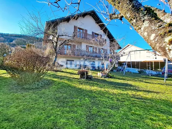 Maison individuelle T7 de 251m2 sur terrain de 1'013m2!