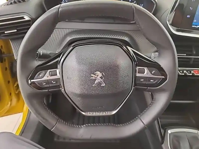 Peugeot 208 puretech 75 s&amp;s bvm5 — photo 9