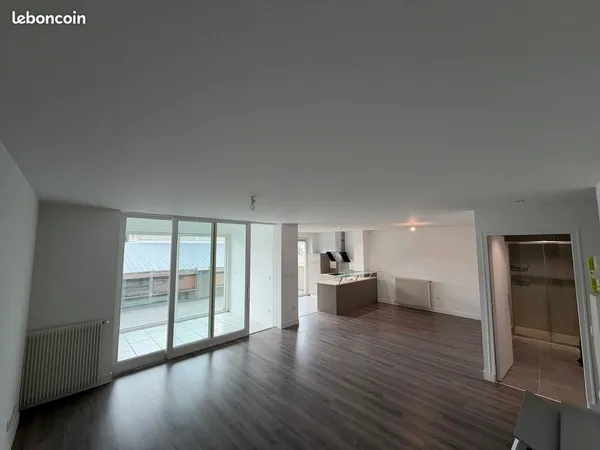 T3 102 m² avec terrasse, véranda, cave et 2 parkings - Romagnat