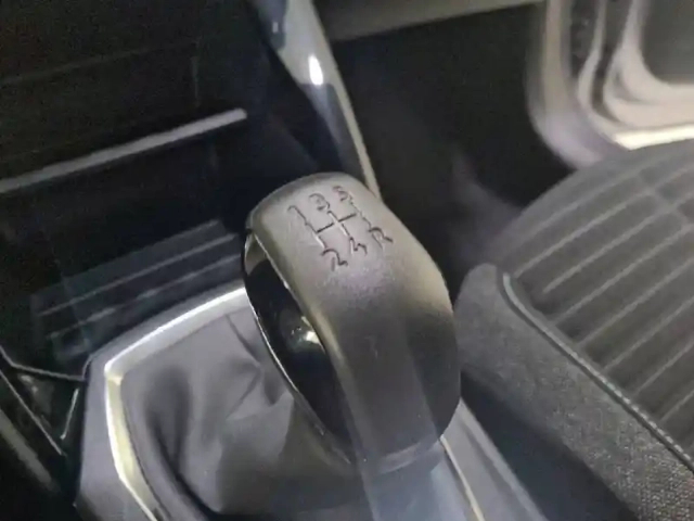 Peugeot 208 puretech 75 s&amp;s bvm5 — photo 17