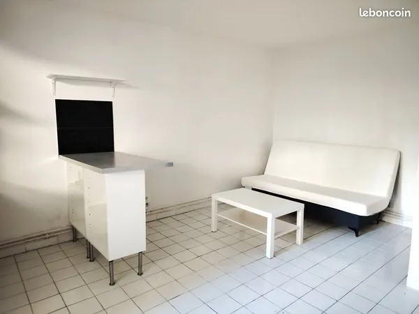 Studio proche Faculté Intra-muros au calme