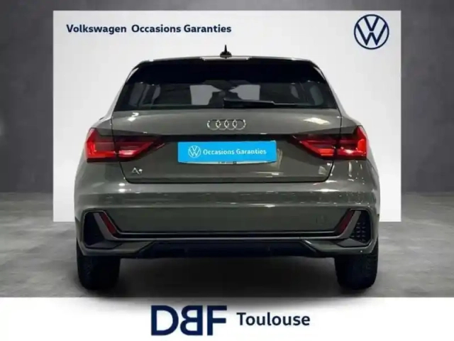 Audi A1 30 tfsi 110 ch s tronic 7 s line — photo 4