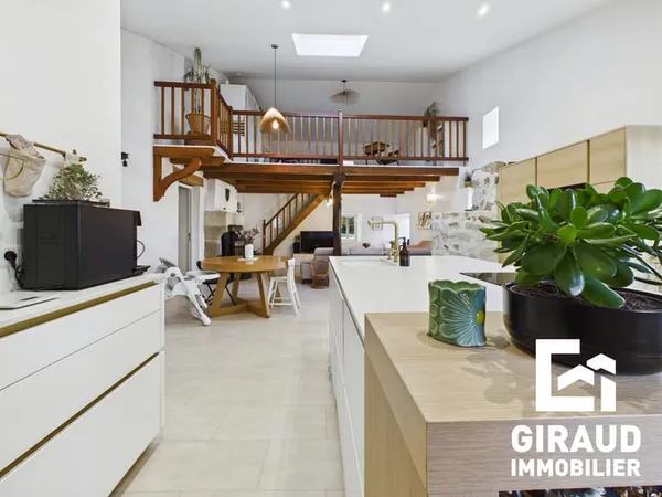 COUP DE COEUR - Maison entièrement rénovée avec piscine et 5
