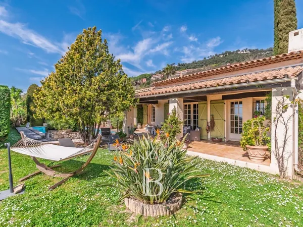 Grasse Saint-Jean - Villa avec appartement indépendant en position dominante vue mer au calme