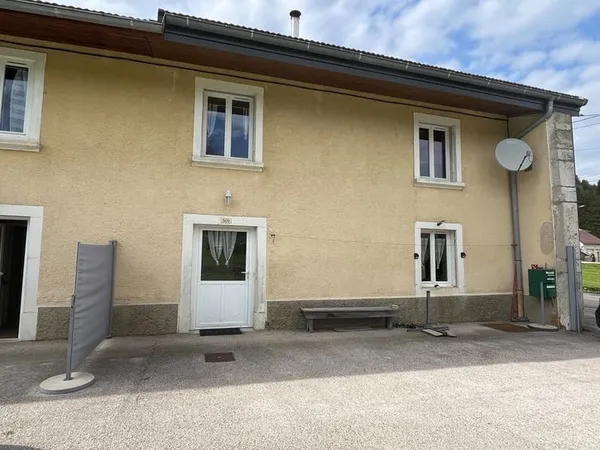 BOIS-D'AMONT - Ensemble immobilier avec fort potentiel -