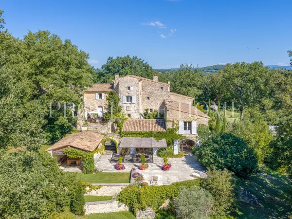 Propriété 15 pièces 623 m²