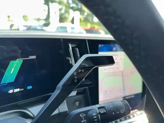 Renault Megane e-tech 220 ch autonomie confort gsr2 — photo 80