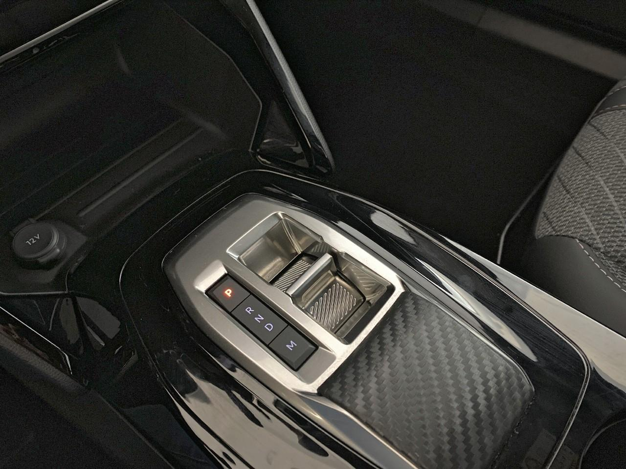 Peugeot 2008 hybrid 145 ch e-dcs6 allure — photo 18