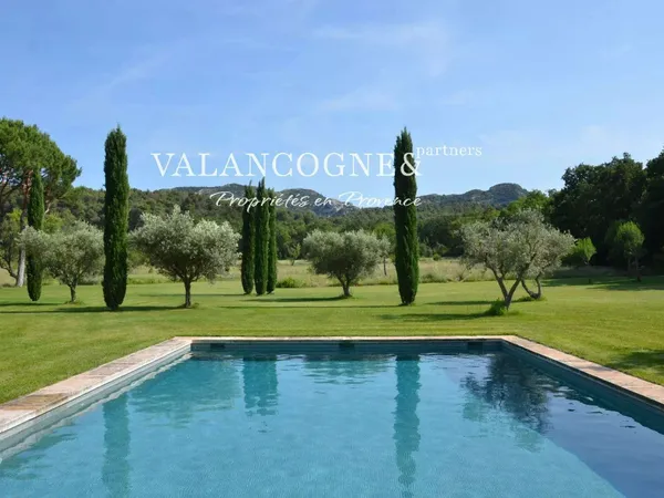 Maison 8 pièces 350 m²